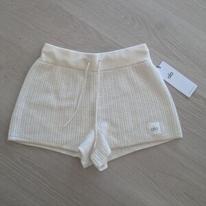 ALO Yoga Women's Ivory Athletic Shorts